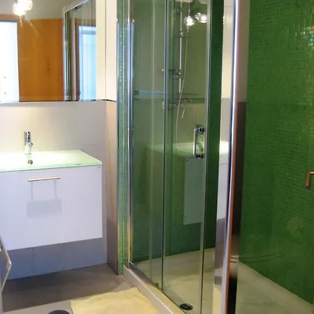 Bay View Apartment *