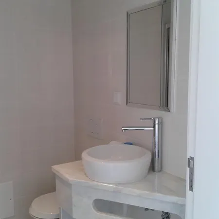 Bay View Apartment *