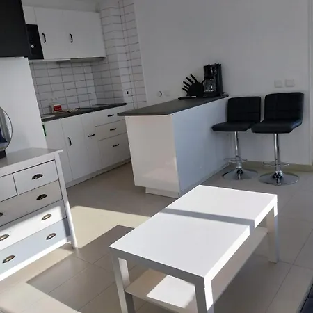 Bay View Apartment *