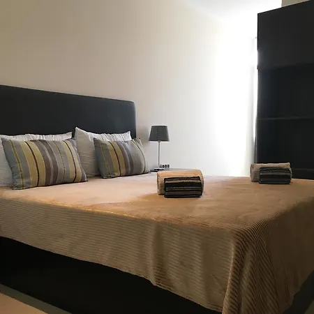 Bay View Apartment *